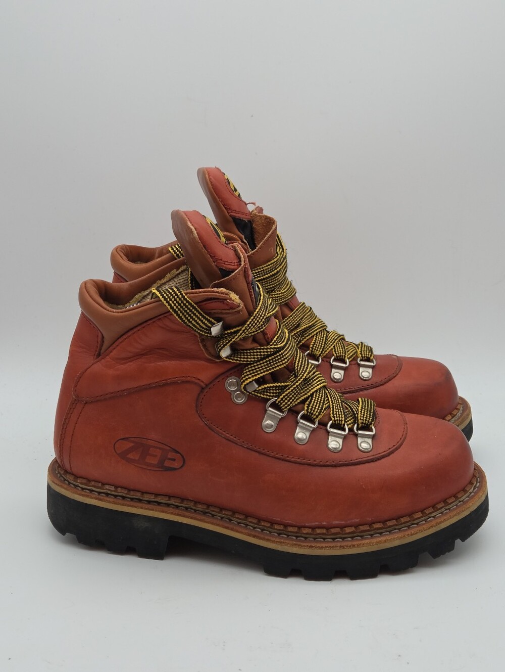 -- Vintage 90s Zee by Trezeta Explorer Chunky Hiking Boots Red